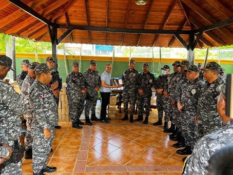 General González Moquete entrega donación de insumos higiénicos a comandantes policiales