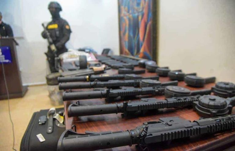 Piden un año de prisión preventiva contra implicados en caso KAF