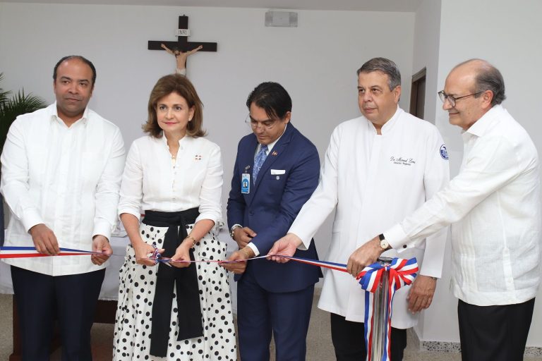 Vicepresidenta  inaugura la capilla del hospital regional José María Cabral y Báez