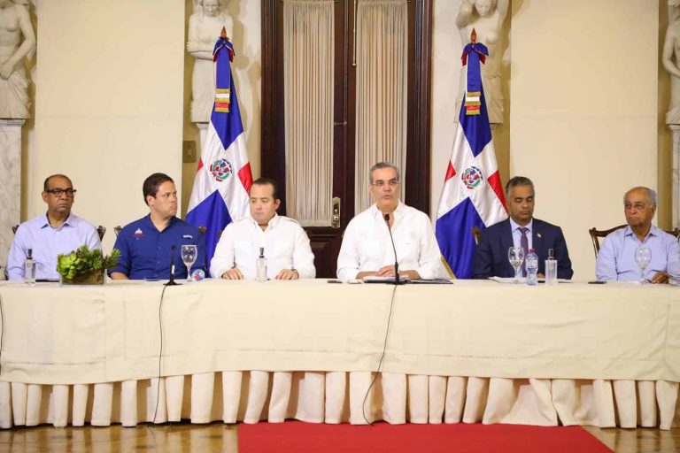 Pte Abinader anuncia reconstruirán 5,500 viviendas en el Este y 2,800 en el Nordeste