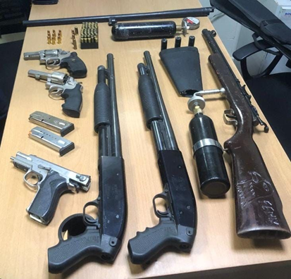 PN y MP apresan hombre e incautan armas de fuego ilegales