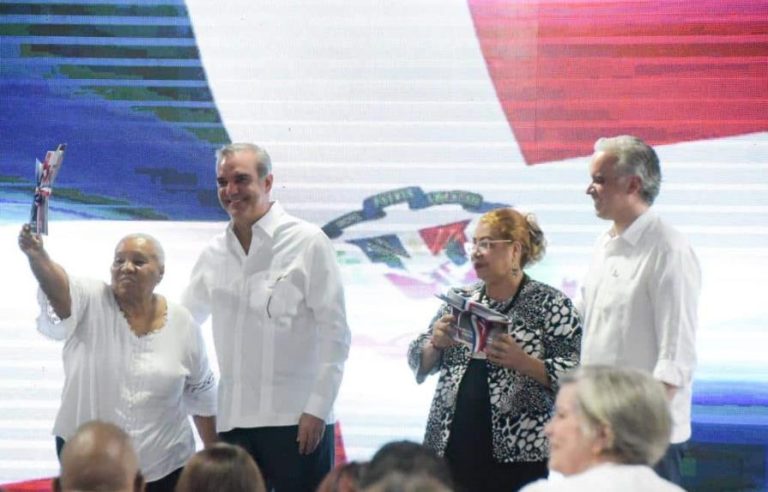 Gobierno dispone salario minimo de 10 mil a trabajadoras domesticas