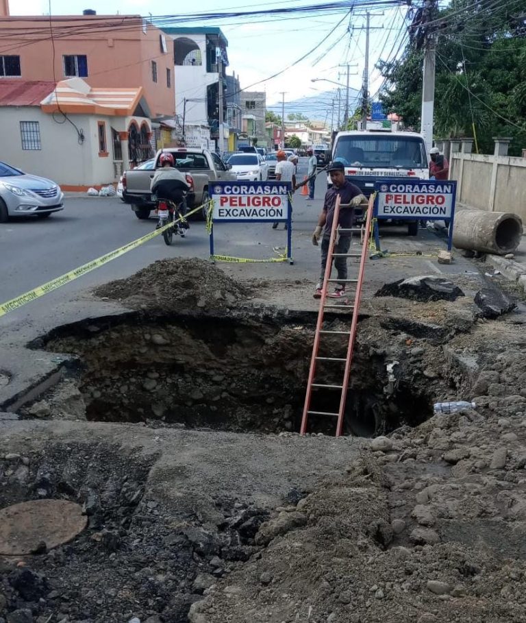 Coraasan sustituye tramo colector aguas residuales tras hundimiento en Bella Vista