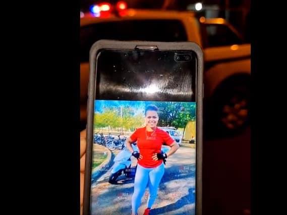 Mujer lanza agua hirviendo a una vecina