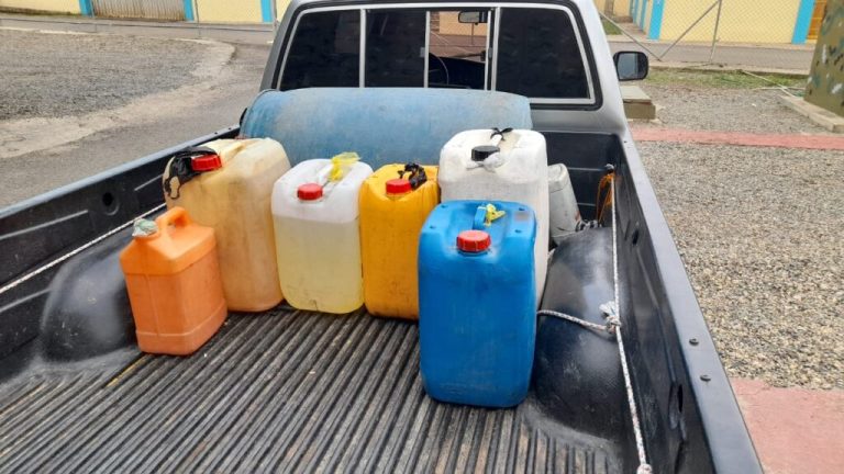 Apresan hombre  trató  llevar combustibles de contrabando hacia Haití