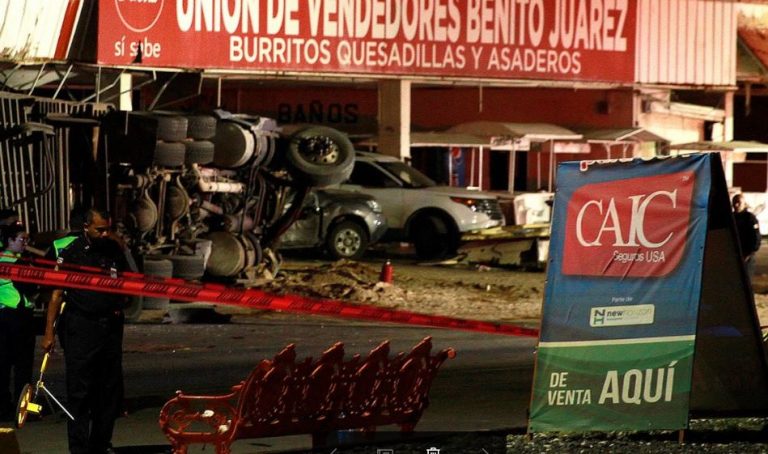 Mueren 18  en choque entre tráiler y autobús en el noreste de México