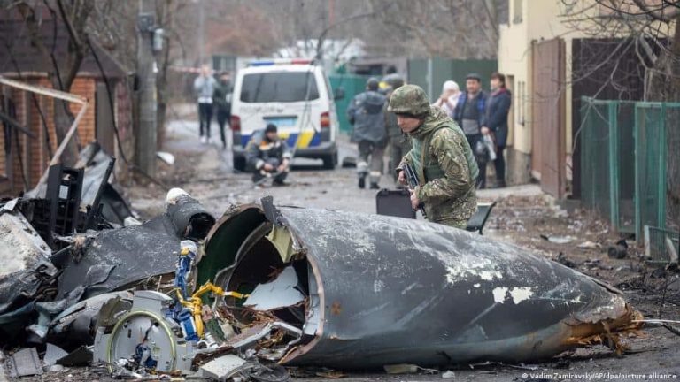 Pte Volodímir Zelenski anuncia Ucrania ha destruido más de 2,000 tanques y 250 aviones rusos