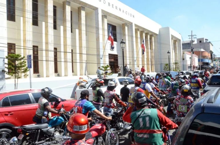 Motoconchistas de Santiago demandan bono de gasolina y seguro médico