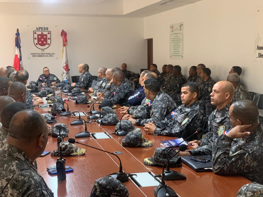 Director Regional Cibao Central, Policía Nacional, se reune con oficiales para controlar delincuencia