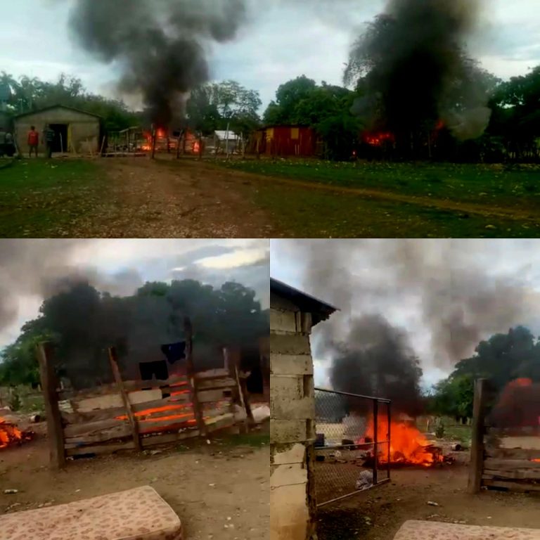 Dominicanos enardecidos por triple crimen en Villa Isabela prenden fuego a barrancones de haitianos