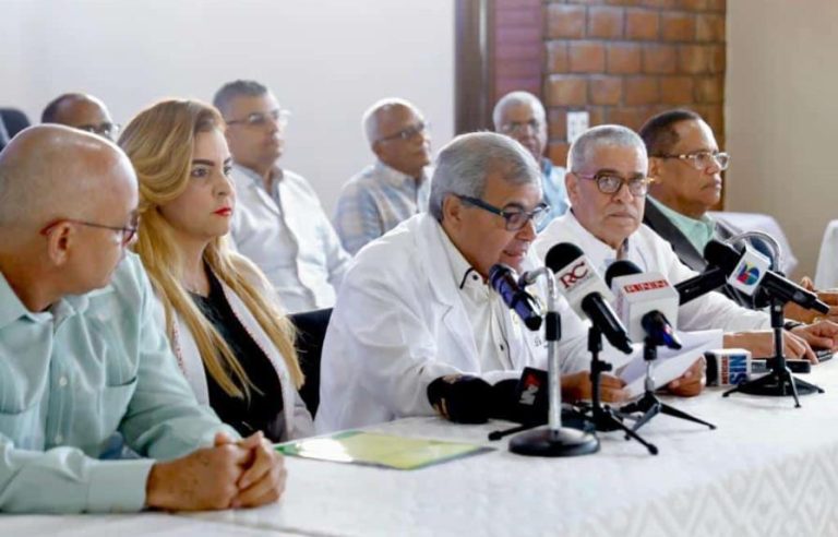 CMD  ordena desafiliarse de la ARS  Universal