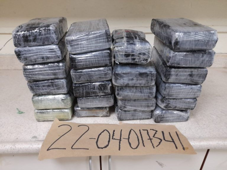 Incautan 23 paquetes conteniendo cocaina