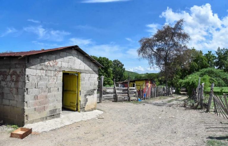 Investigan  dos haitianos por triple crimen en Estero Hondo
