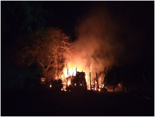 PN y Bomberos investigan origen incendio consumió dos viviendas