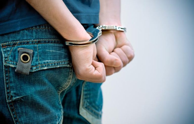 Policia apresa hombre por violar menor de 15 años