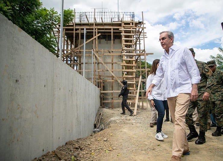 Pte Abinader esperanzado verja fronteriza estará lista en segundo trimestre del 2024