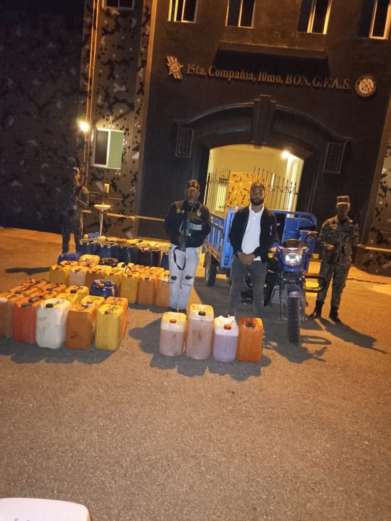 Ejército ocupa 18 garrafones de combustibles a orillas del río Masacre