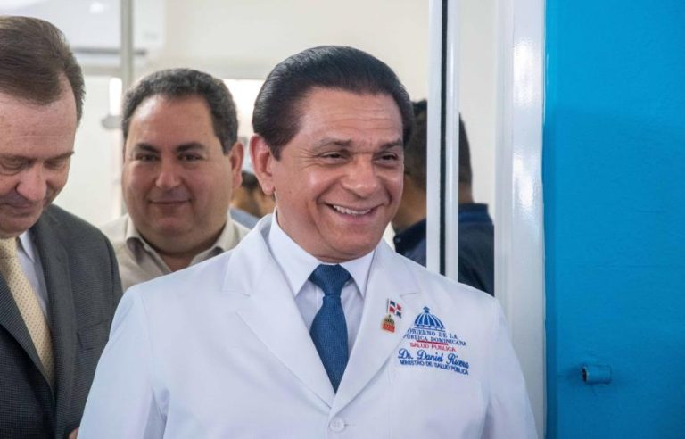 Ministro de Salud asegura el dengue bajara con temperatura fresca