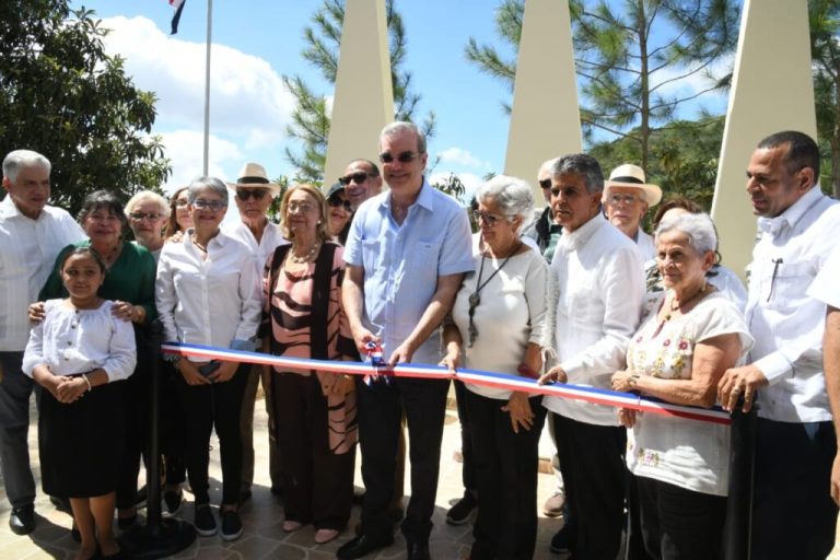 Pte Abinader inaugura varias obras en Region del Cibao