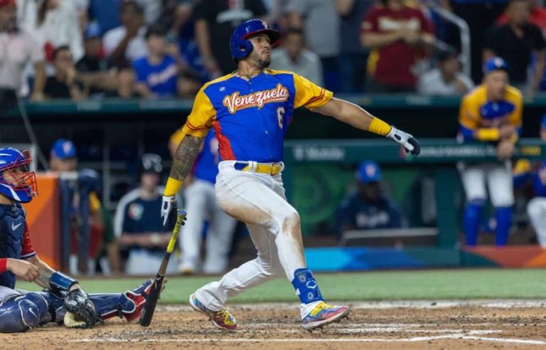 Venezuela derrota a Republica Dominicana  en el primer juego del Clásico Mundial de Beisbol
