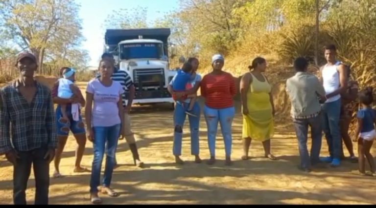 Comunitarios protestan por tercera ocasión contra constructora