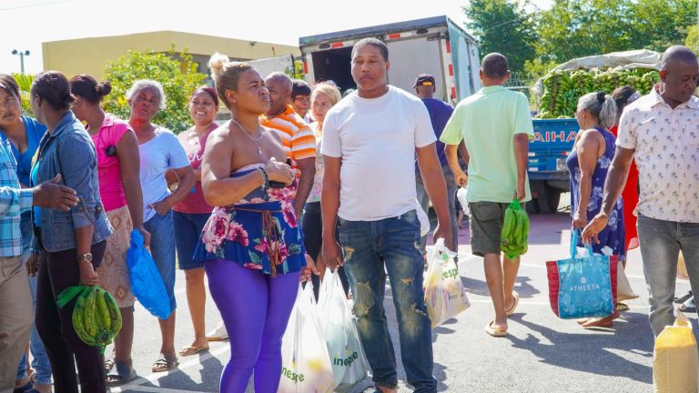 Residentes en San Luis contentos por mercado del INESPRE