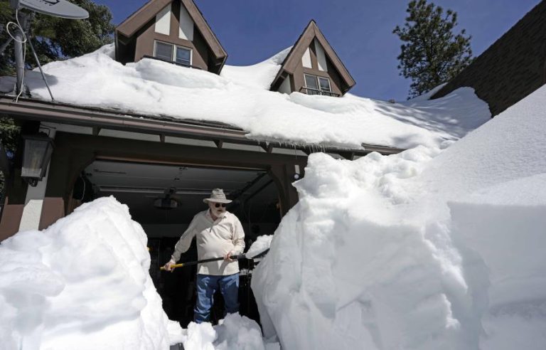 Tormentas de nieve han dejado doce muertos en California
