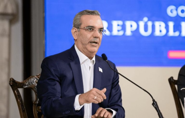 Abinader acudirá  hoy a reunión del Comité Nacional de Salarios