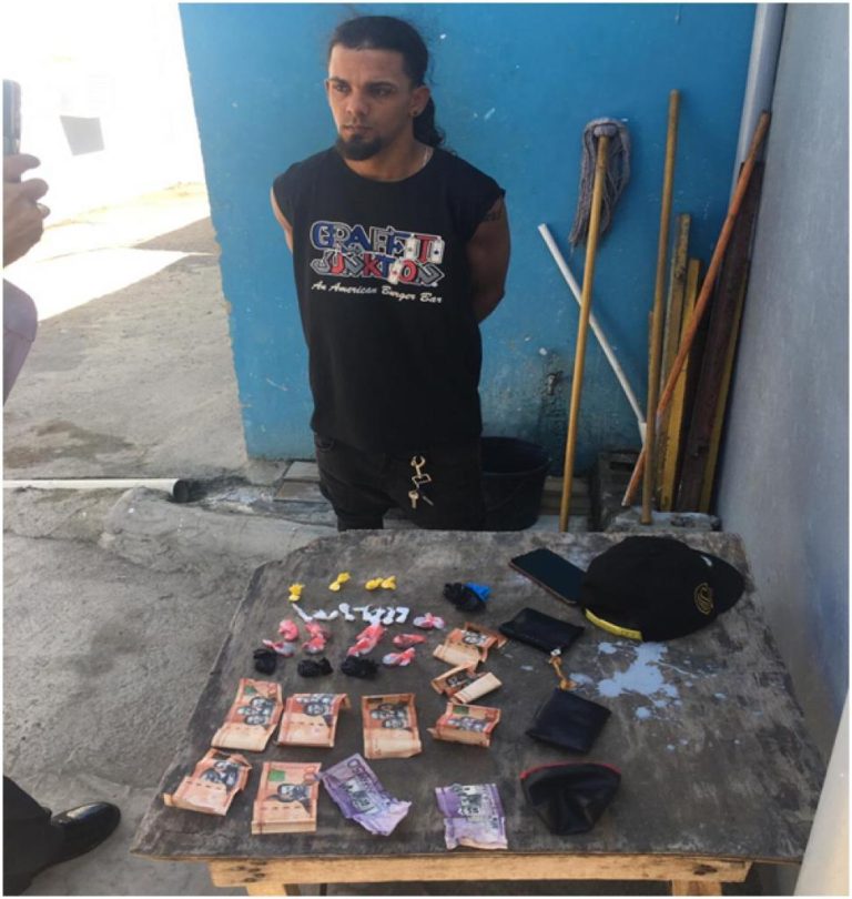 Apresan obrero con porciones de presunta marihuana, cocaína y crack