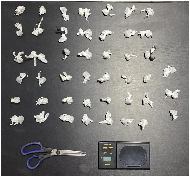 Confiscan 45 porciones presunta marihuana