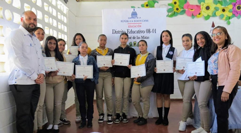 Estudiantes participan en olimpiadas de lectura y escritura