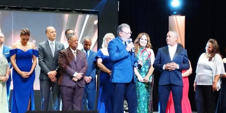 Asociacion de Locutores de Santiago celebró con gran éxito Premios Ciudad Corazón