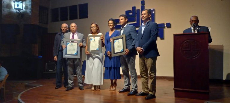 SNTP filial Santiago reconoce periodistas