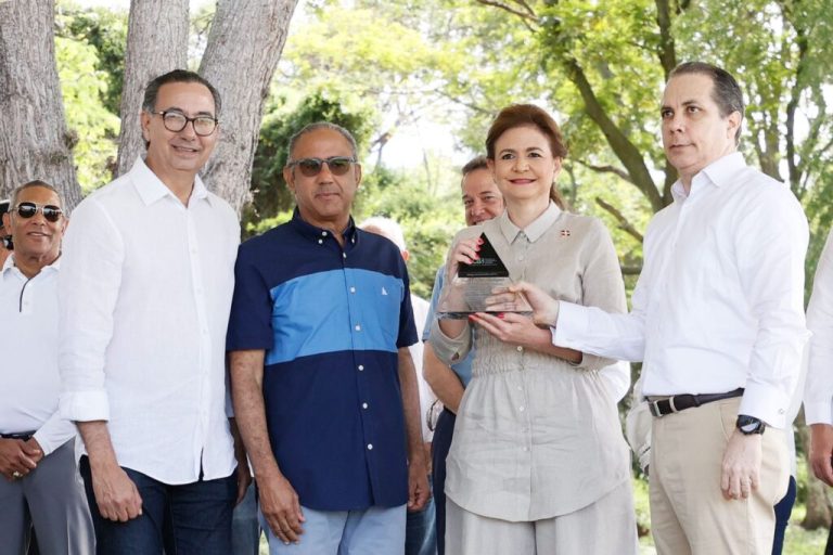 ACIS rinde homenaje a la vicepresidenta de la República