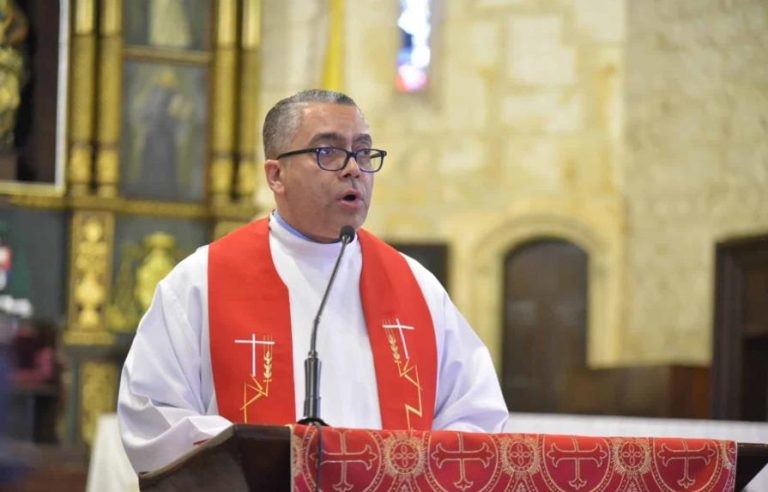 Sacerdote lanza un grito por los que sufren violencia en la sociedad dominicana