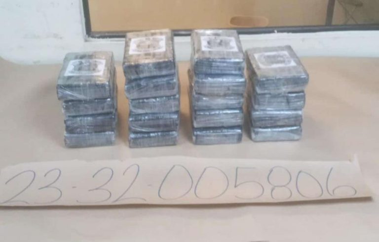 Apresan tres hombres y les ocupan 18 paquetes de cocaina