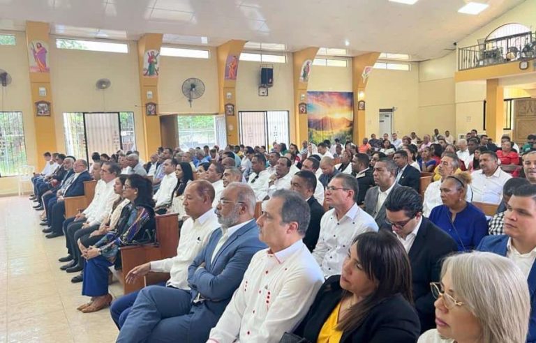 Celebran misa por la recuperación de la salud de Danilo Medina