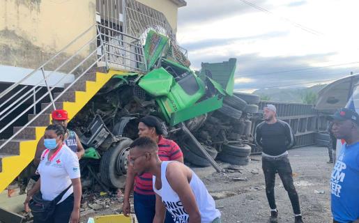 Cuatro lesionados en accidente entre patana y jipeta