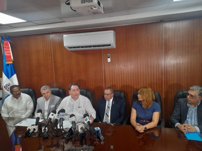 Cancelan al director de la Maternidad de Los Mina