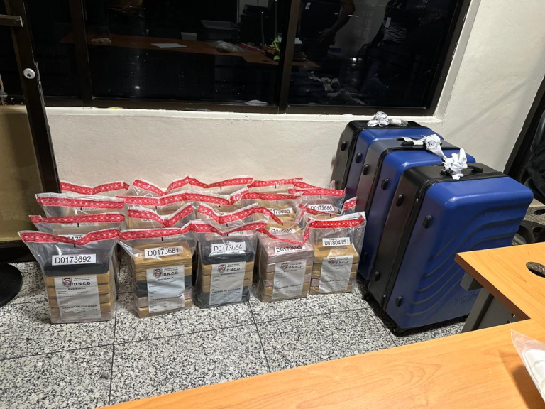 Ocupan en el AILA 119 paquetes de cocaína