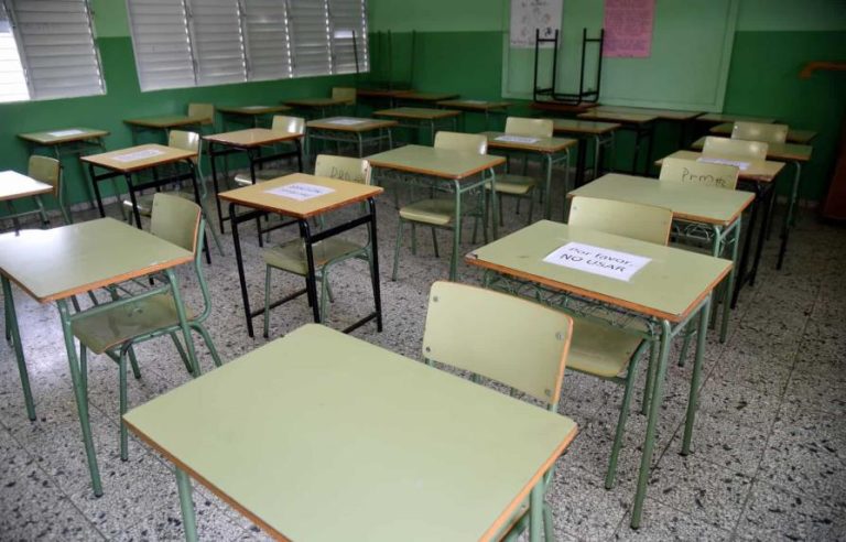 Apresan profesor por masturbarse delante de dos estudiantes menores