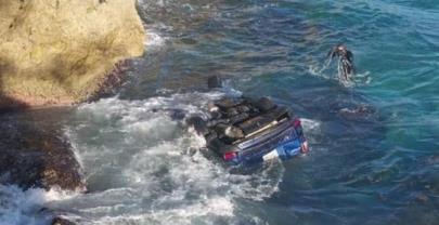 Muere joven y otro resulta herido al caer yipeta en el mar