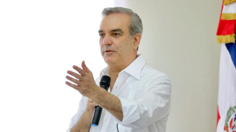 Pte Abinader dice EU y Canada pueden imponer alertas migratorias a sus ciudadanos