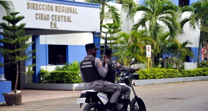 Apresan policias y un civil intentaron robar combustible en sede PN