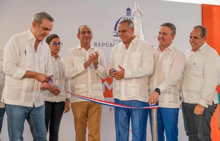 Pte Abinader inaugura reconstruccion carretera Guayubin….Las Matas