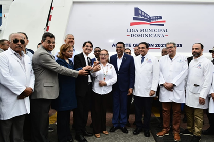 LMD dona equipos para manejo de desechos a tres hospitales de Santiago