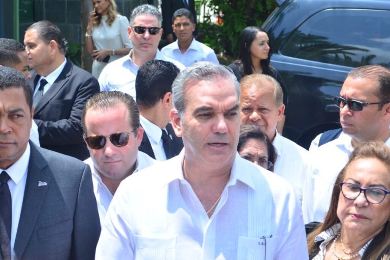 Pte Abinader califica de crítica situación de las presas del pais