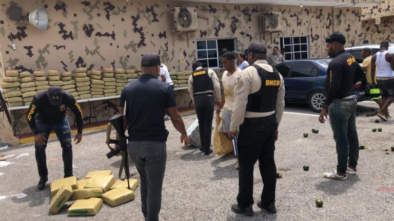 Incautan 1,945 libras de  marihuana