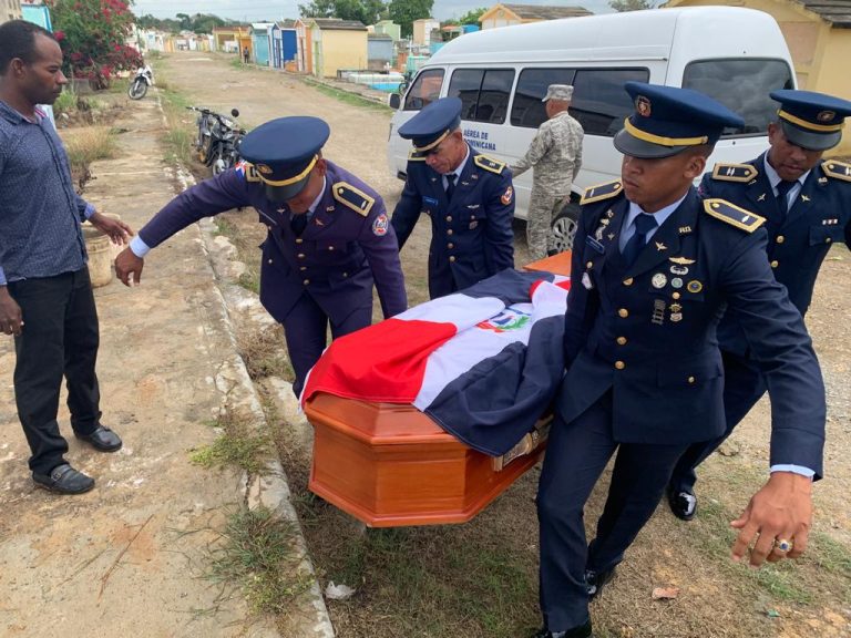 Sepultan primer teniente de la Fuerza Aérea asesinado por desconocidos