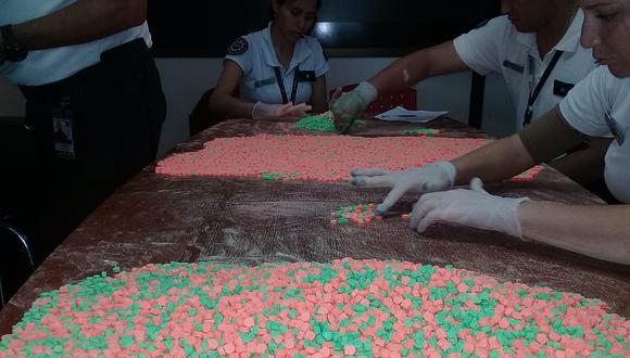 Apresan en Paraguay a dominicana con 12,000 pastillas de éxtasis